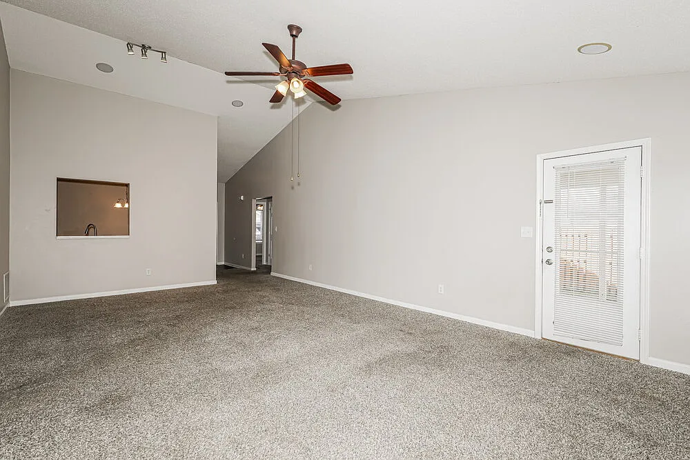 3 bed, 2.0 bath, 1506 sqft, $1,900 — Photo 4