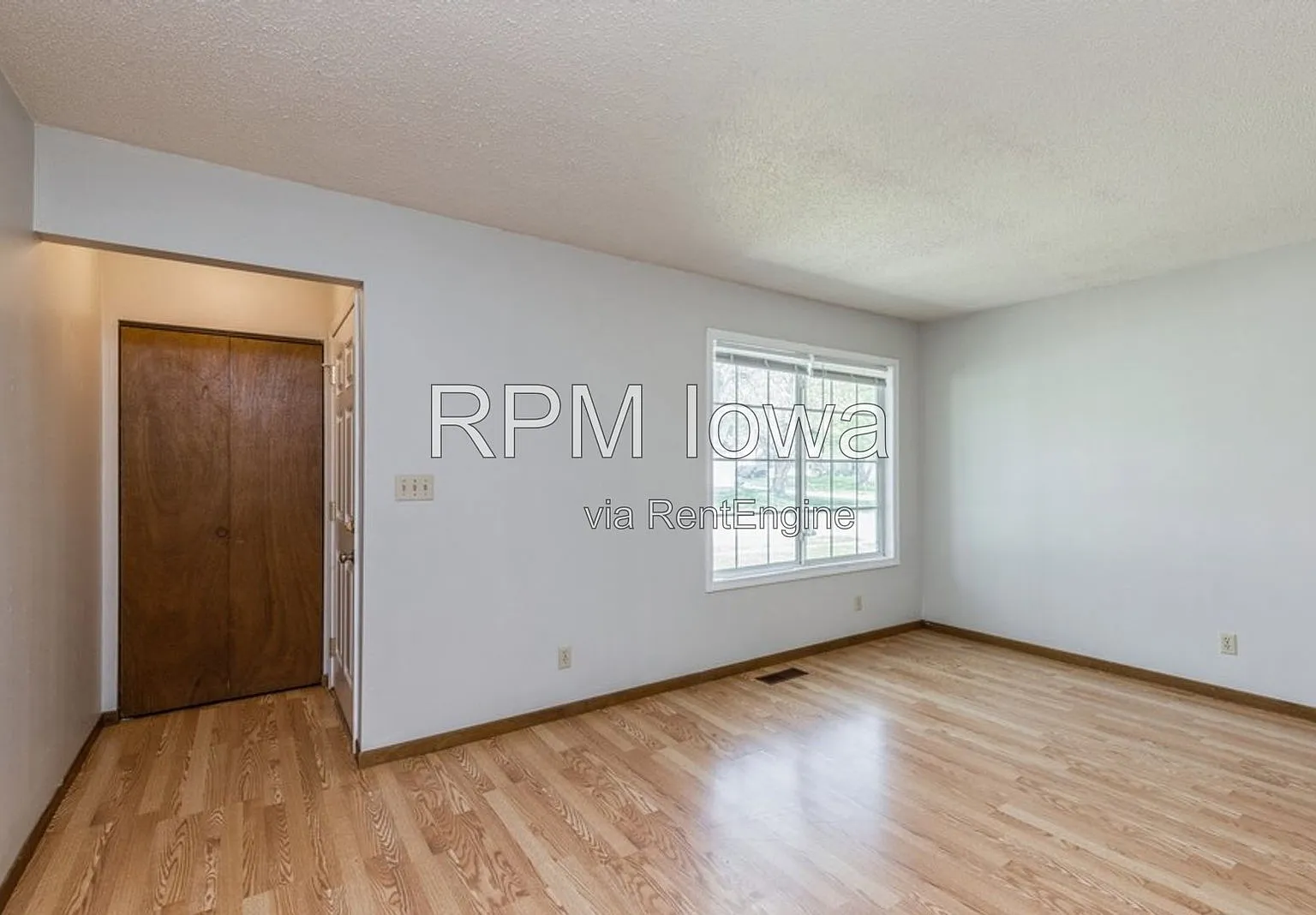 3 bed, 2.0 bath, 1018 sqft, $1,295 — Photo 2