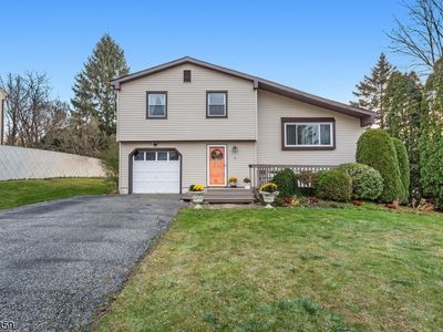 3 Hummingbird Trl, Highland Lakes, NJ, 07422