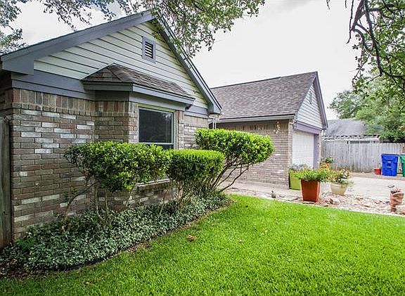 3rd image of 1100 Elmwood Trl