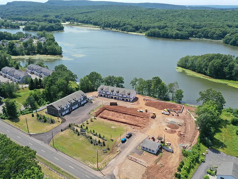 8 Edgewater Cir #8 — Photo 22