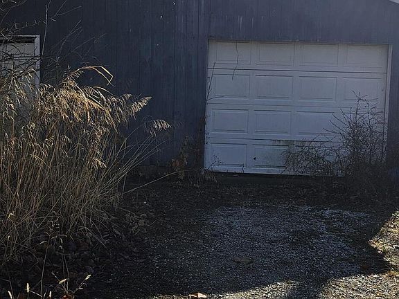 3rd image of 502 S Riverside Dr