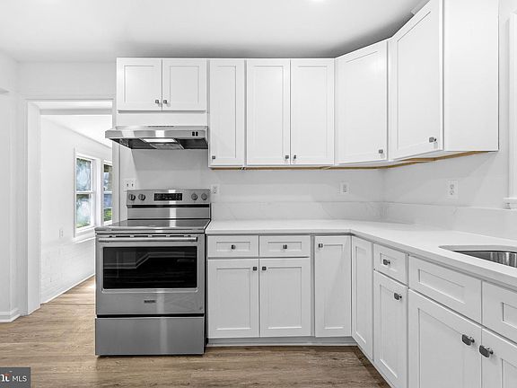 5th image of 10705 Oak Pl