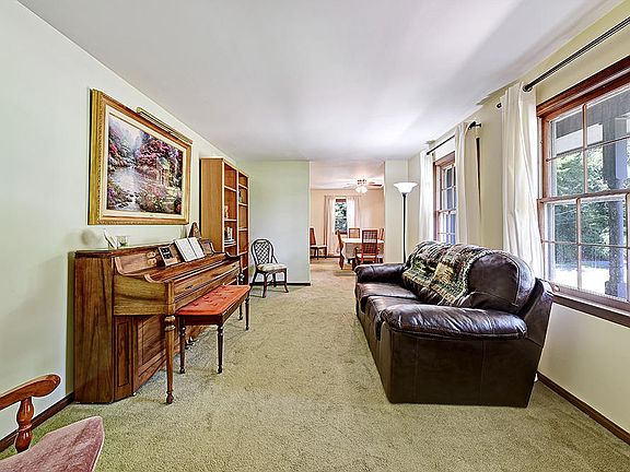 5th image of 2825 Mary Emily Ln