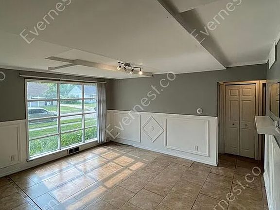 3rd image of 22191 Morton Ave