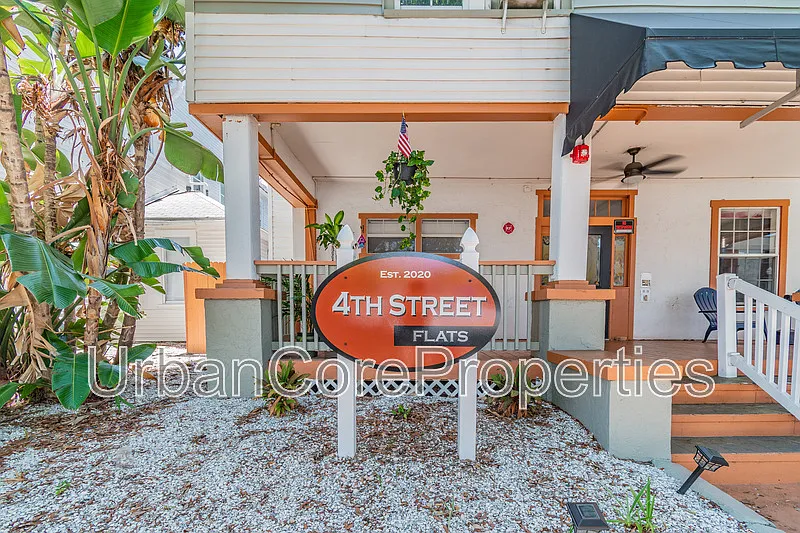 Photo 2 of 8 - 417 4th St N #204 - Saint Petersburg, FL Building Photo - 417 4th St N #204