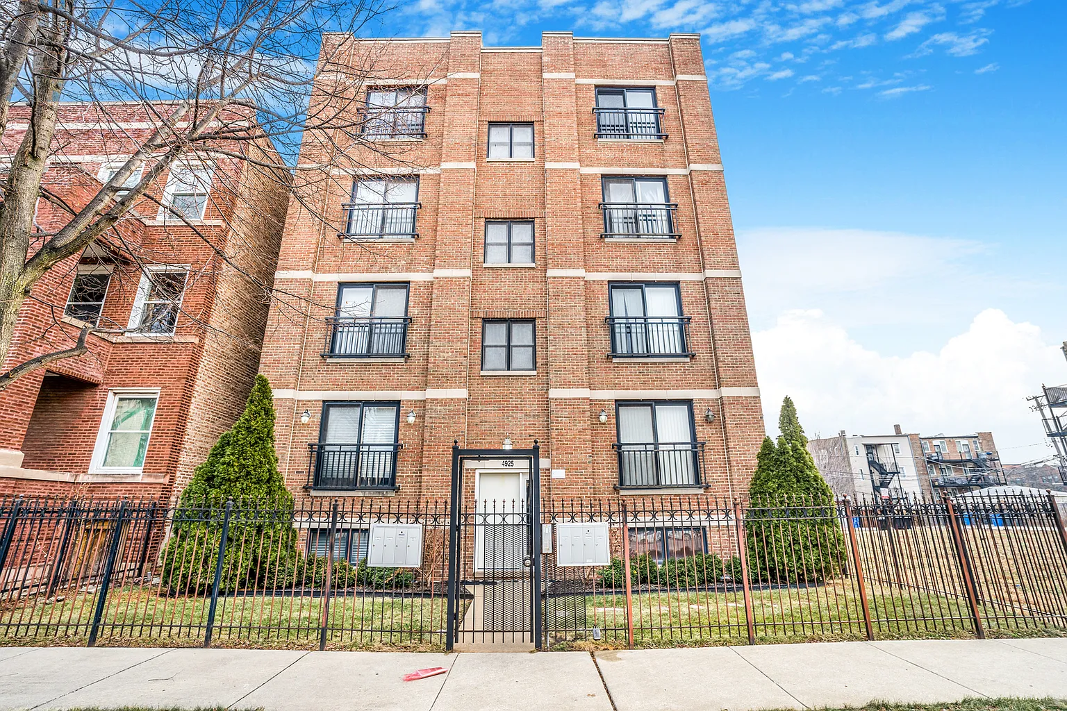 4925 S Forrestville Ave APT 3S photo 1