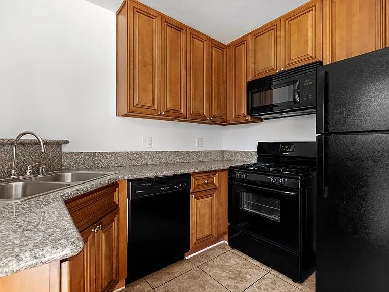 Gloria Homes Apartments — Photo 29