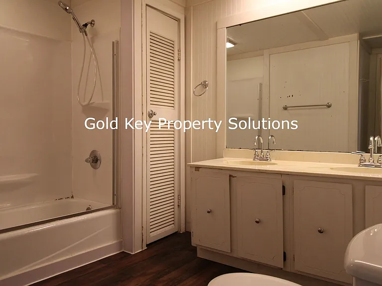 604 N Alameda Ave — Photo 11