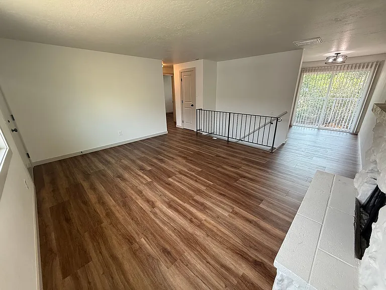 323 East Wabash Avenue — Photo 20