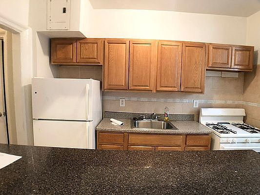2nd image of 18 E 21st St APT A5