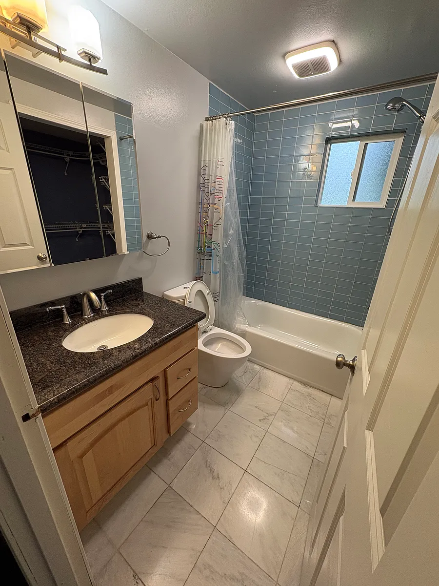 Master Bath - 16611 SE 4th Pl