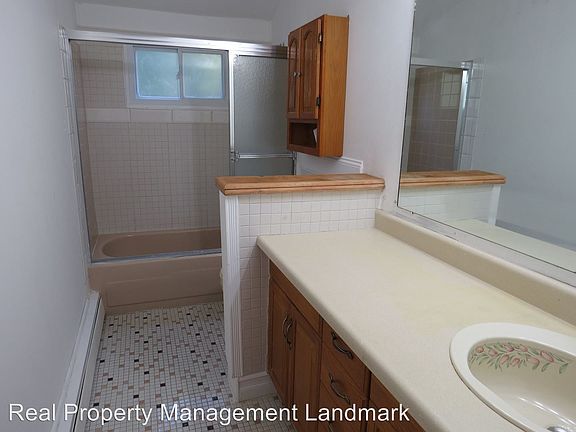 4th image of 1308 Coates Ave