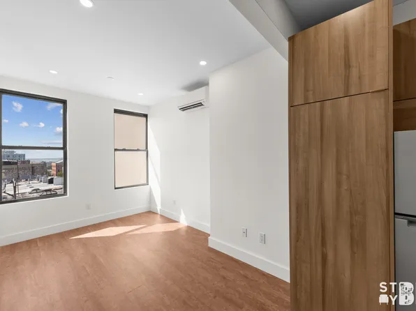 5102 Fifth Avenue image 1 of 9
