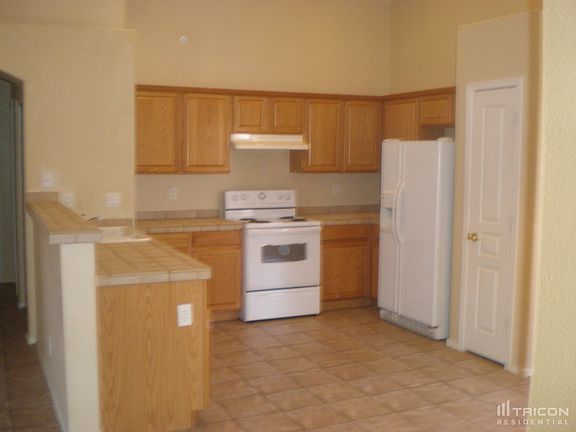 3rd image of 12647 W Amelia Ave