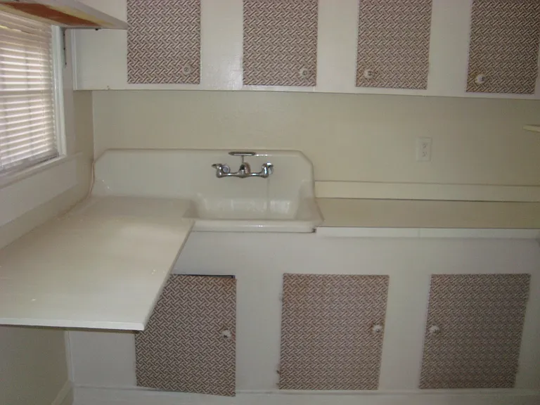 105 N Meridian St — Photo 3