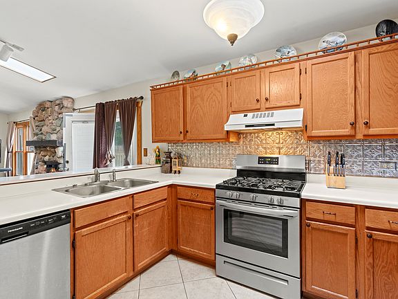 4th image of 716 Dartmouth Dr