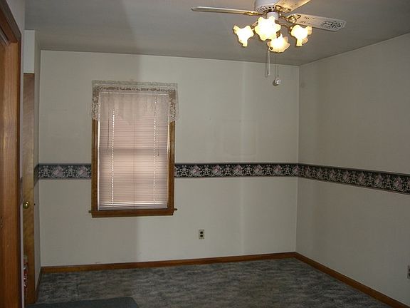 2nd image of 905 N Park St