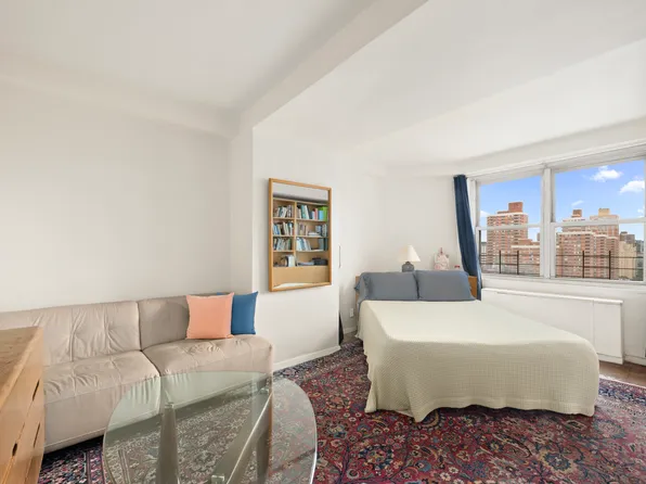 251 East 32nd Street image 5 of 6