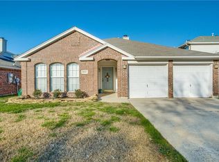 804 Norfolk Dr, Saginaw, TX 76131