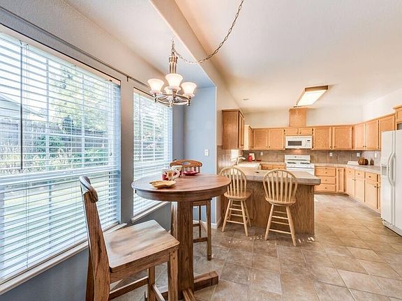 5th image of 1113 Anderson Ct