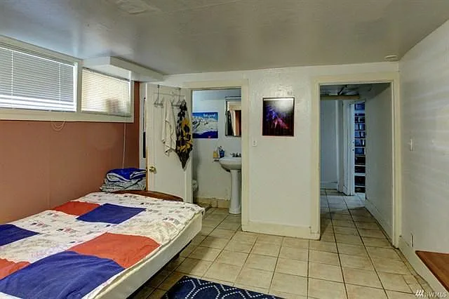 5224 12th Ave NE #B — Photo 3