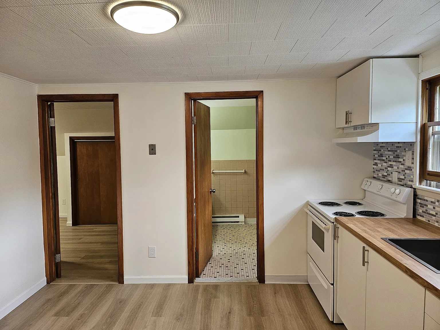 2 bed, 900 sqft, $1,400 — Photo 3