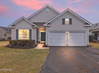 35 Bunker Hill Dr, Allentown, NJ 08501