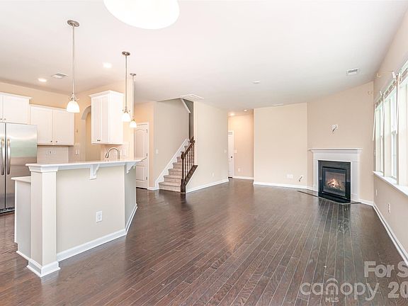 3rd image of 161 Wrangell Dr