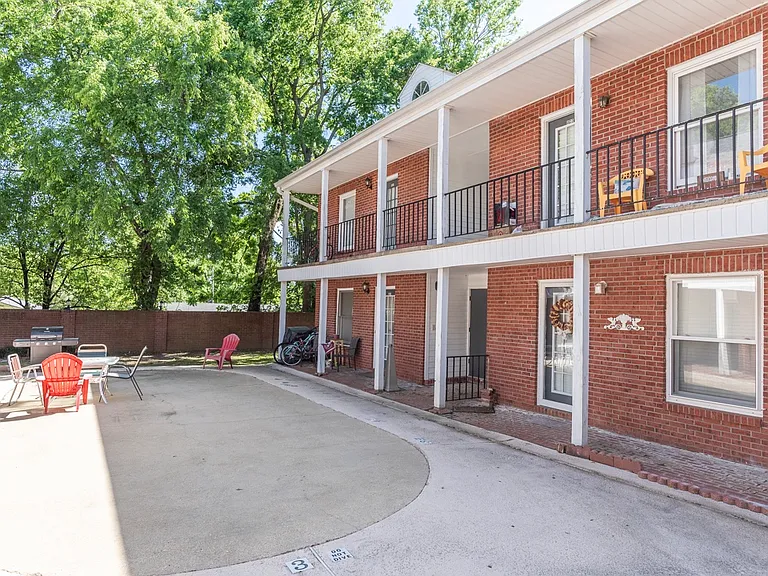 510 E Gillespie St #22D — Photo 2