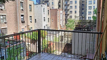 Rented by R New York