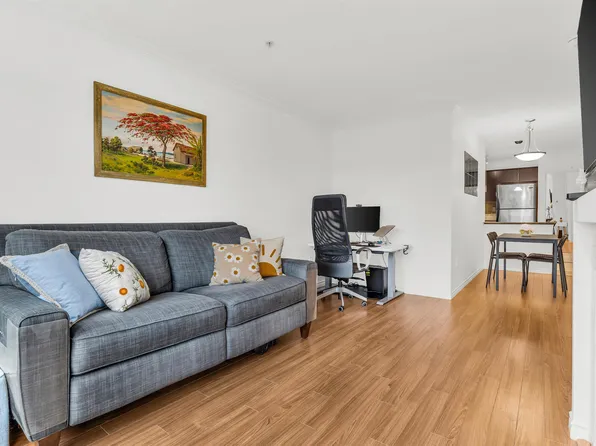 84 Grant St #4011, Pt Moody, BC V3H 2P4