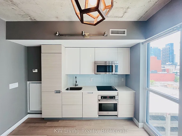 210 Simcoe St #912 — Photo 11