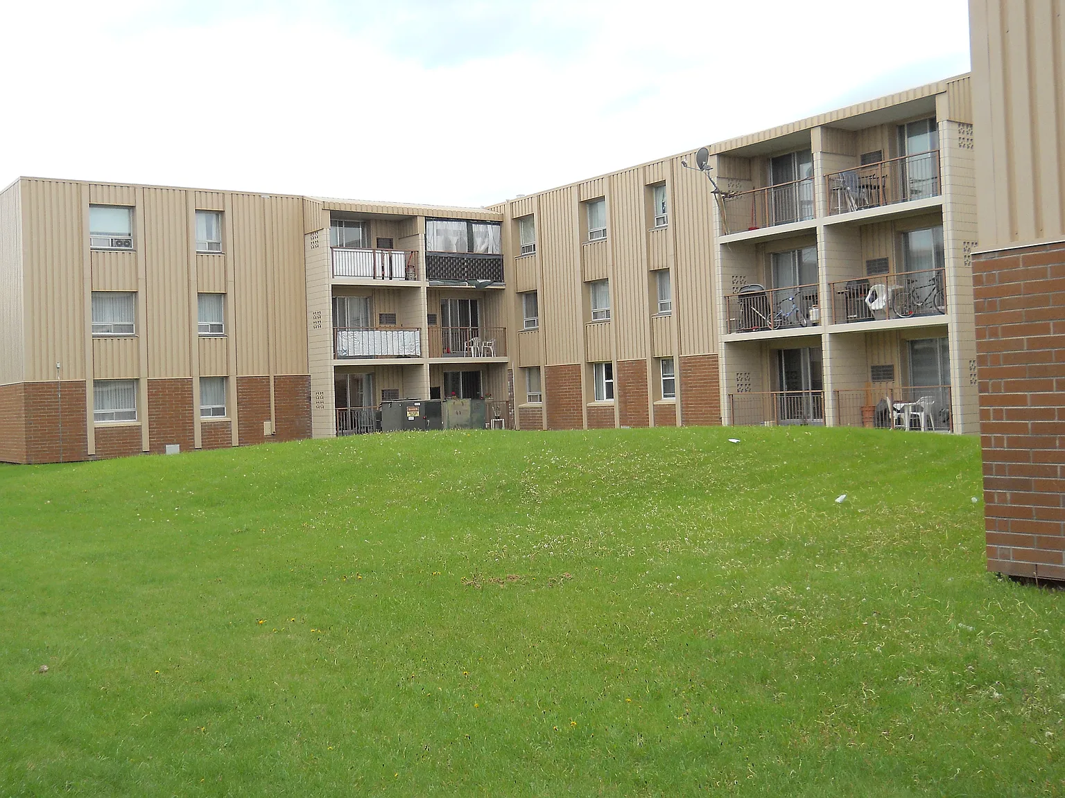390 Partridge Avenue — Photo 1