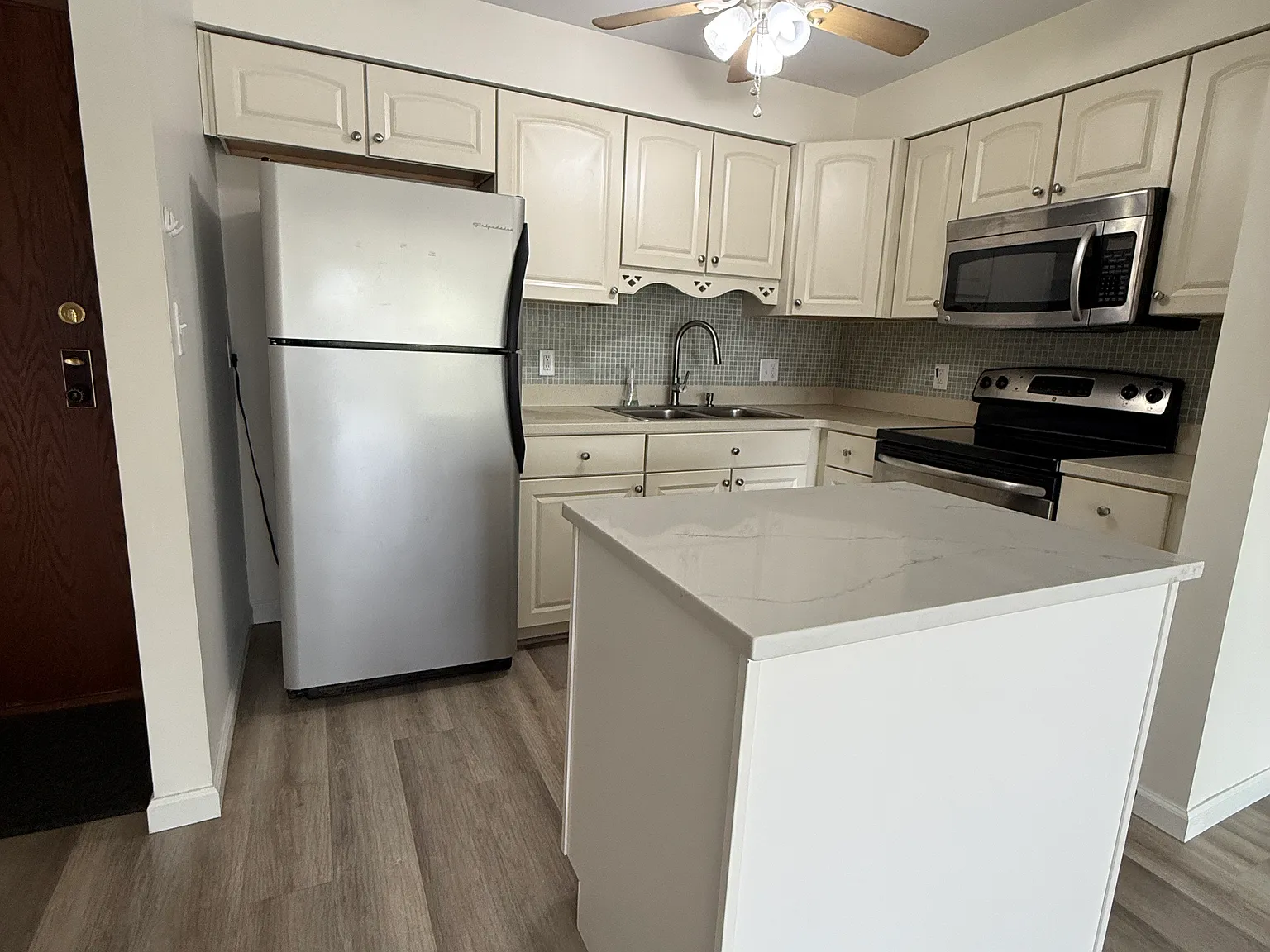 1 bed, 742 sqft, $1,500 — Photo 2