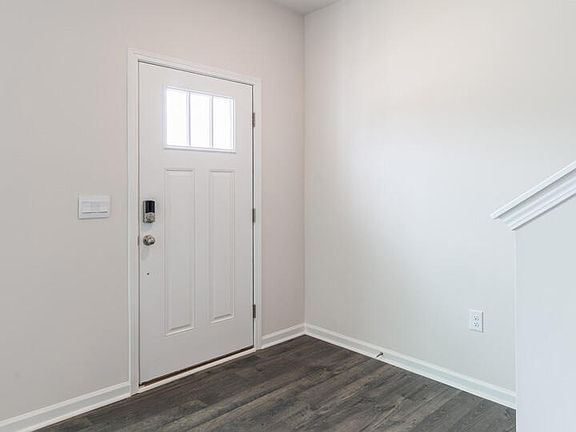 4th image of 916 Sculptor St