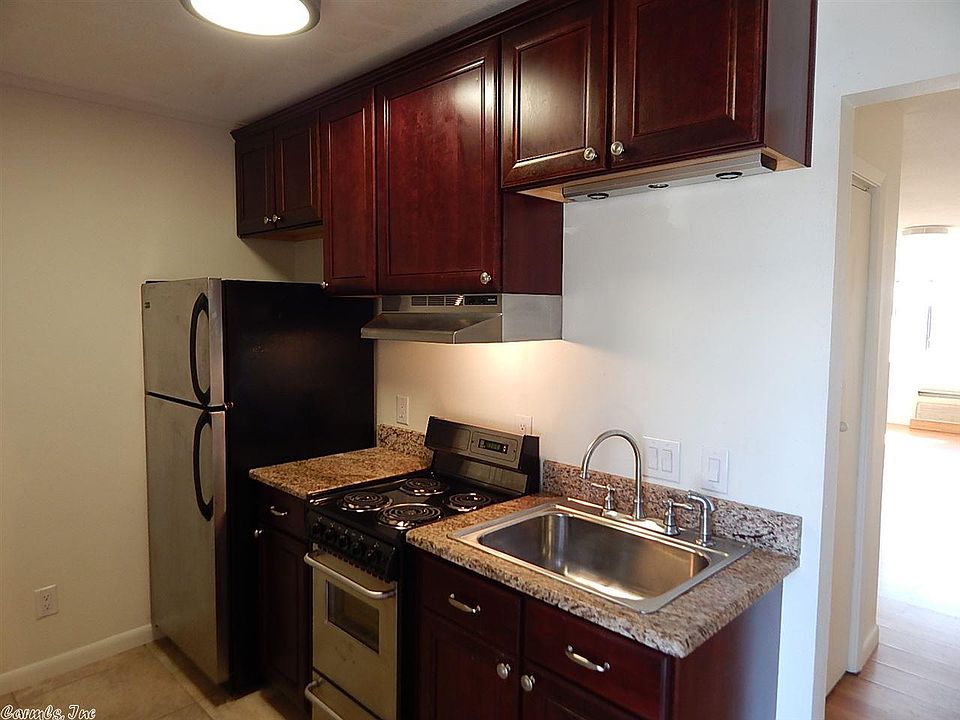 1st image of 109 Hamilton Oaks Dr