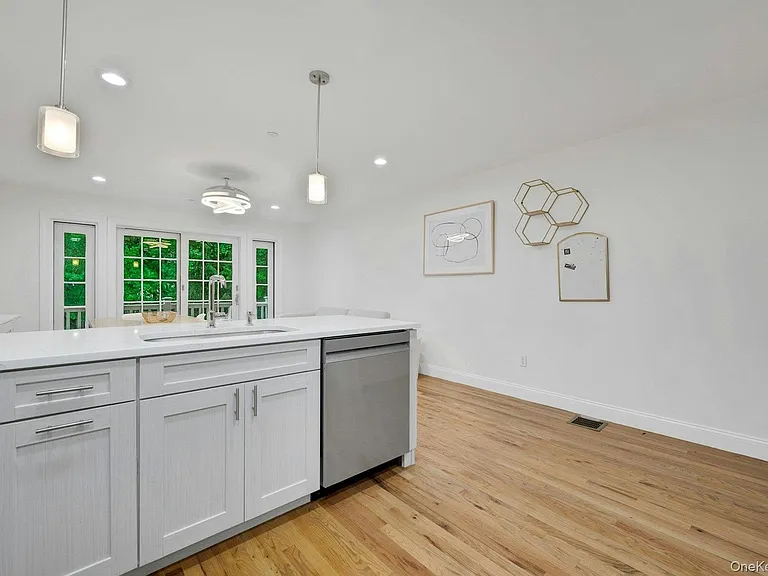 142 Brook St #B — Photo 11