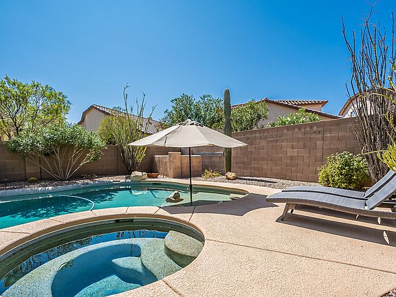 5th image of 916 W Cork Oak Pl