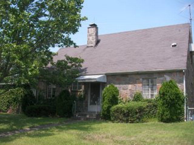 1st image of 1010 Highland St