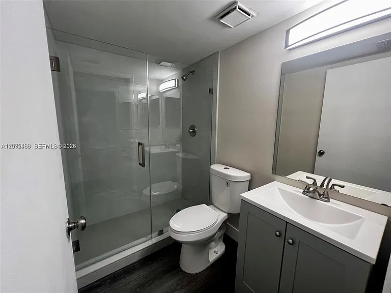350 Palm Cir W #203 — Photo 11