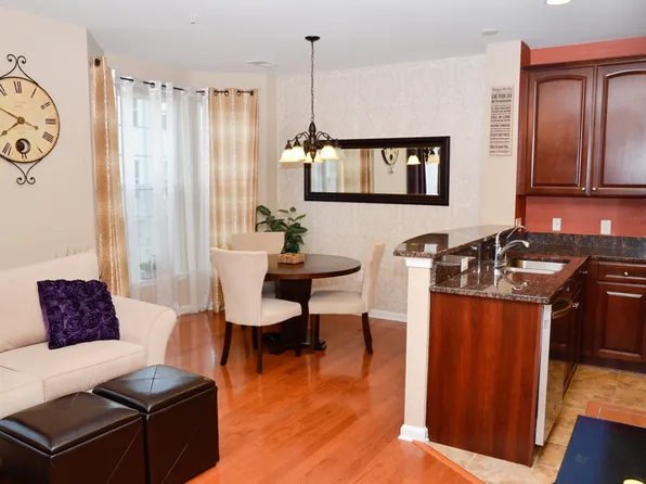 15 Aster Ln, Garfield, NJ 07026