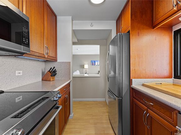 4th image of 2470 Kalakaua Ave APT 2004