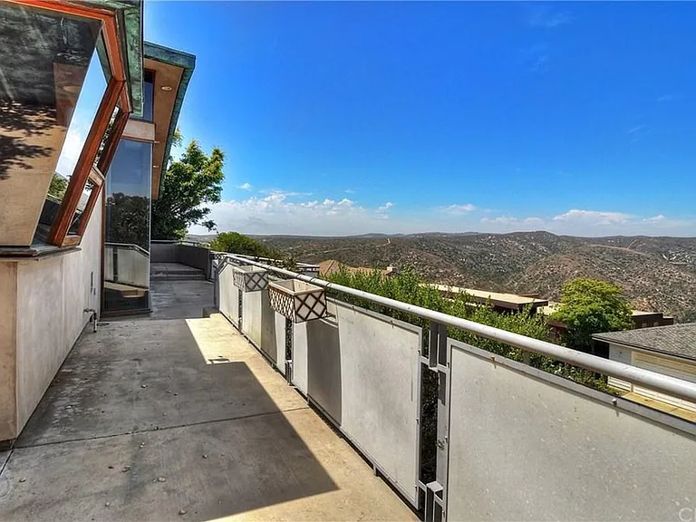 1488 Pacific Ave — Photo 16
