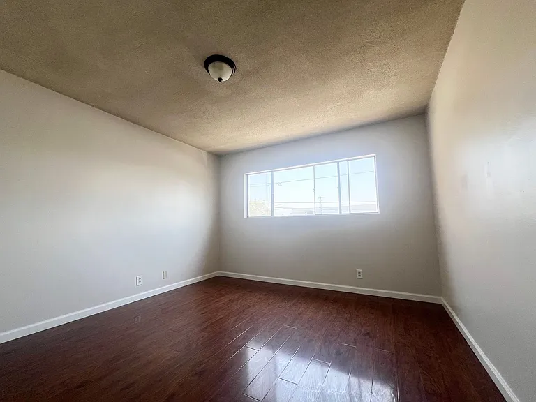 7238 - 7246 N Lotus Ave — Photo 20