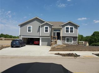 6501 E 127th St, Grandview, MO 64030