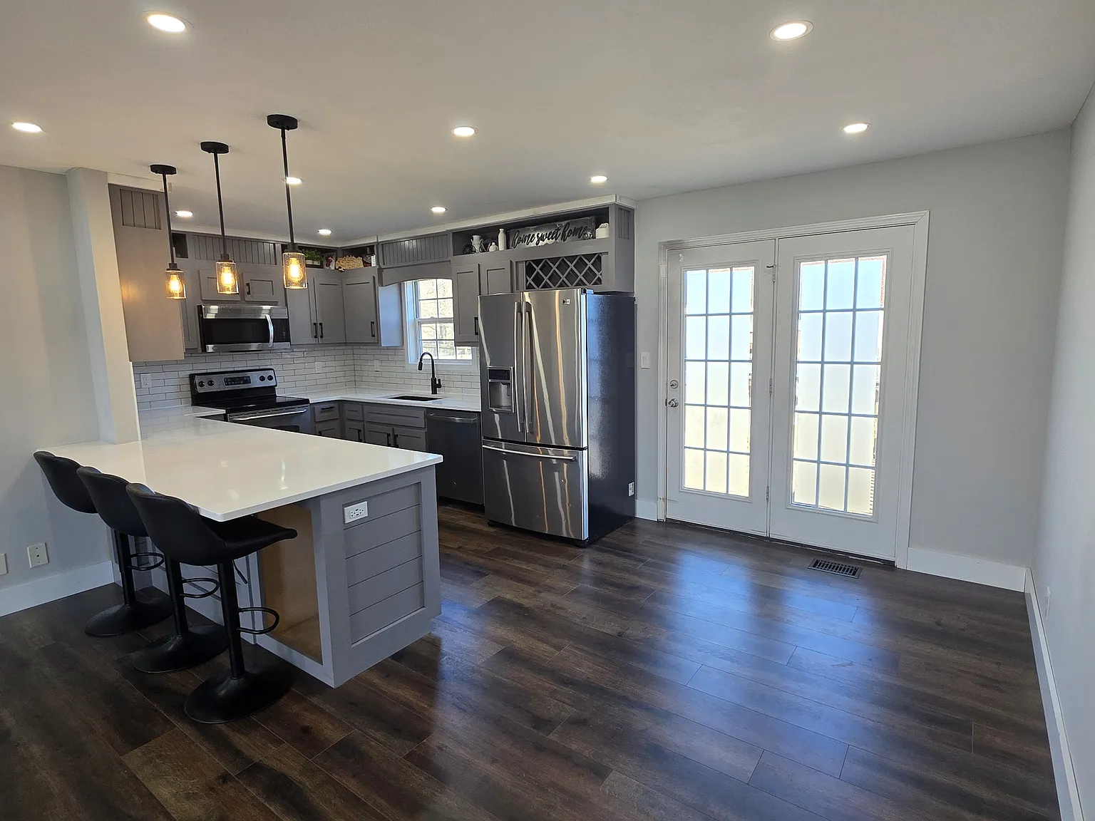 4 bed, 2.5 bath, 1940 sqft, $2,300 — Photo 4