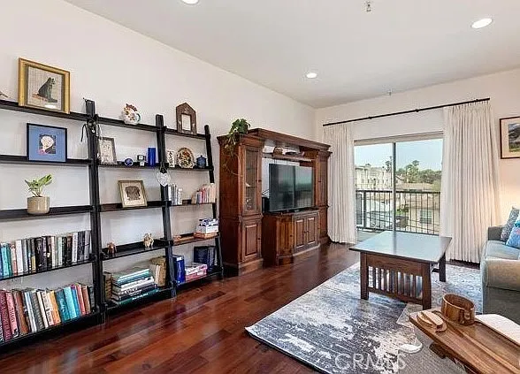 7100 Alvern — Photo 11