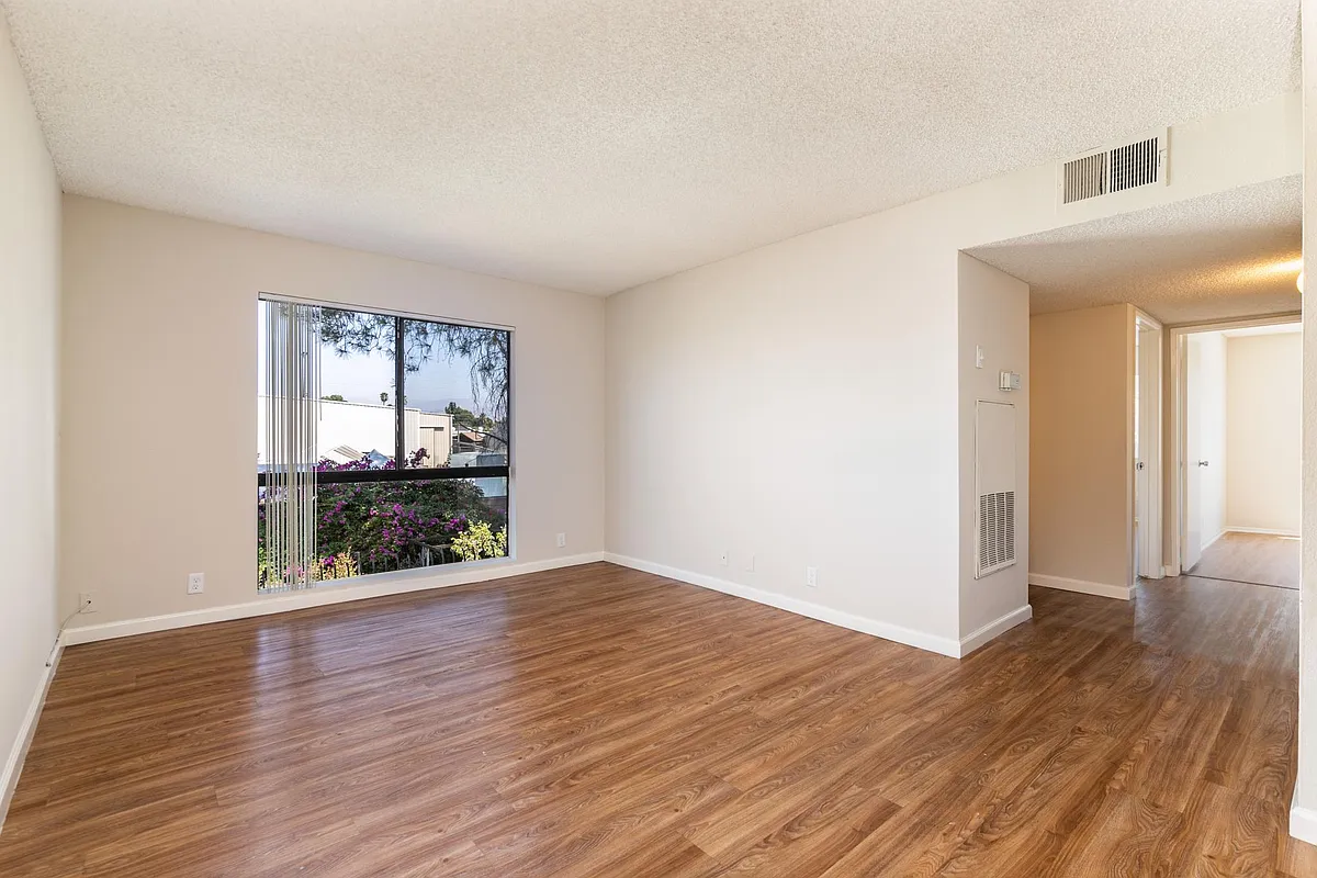 Building Photo - 5328 Harmony Ave #201