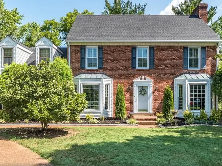 303 W Chownings Ct — Photo 1